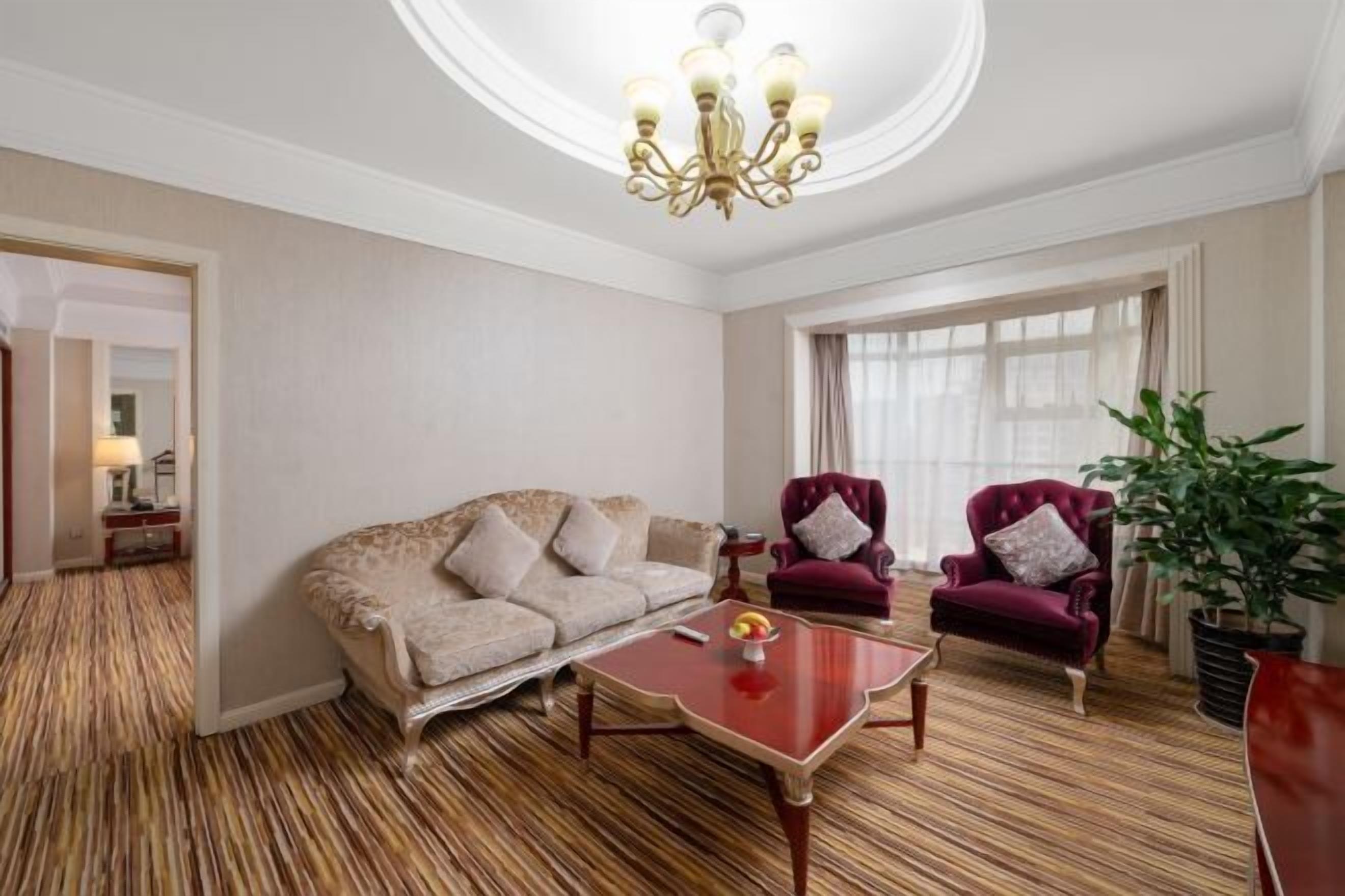 迷你吧、客房內保險箱、鬧鐘