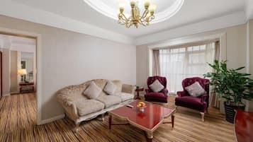 Minibar, coffres-forts dans les chambres, réveils