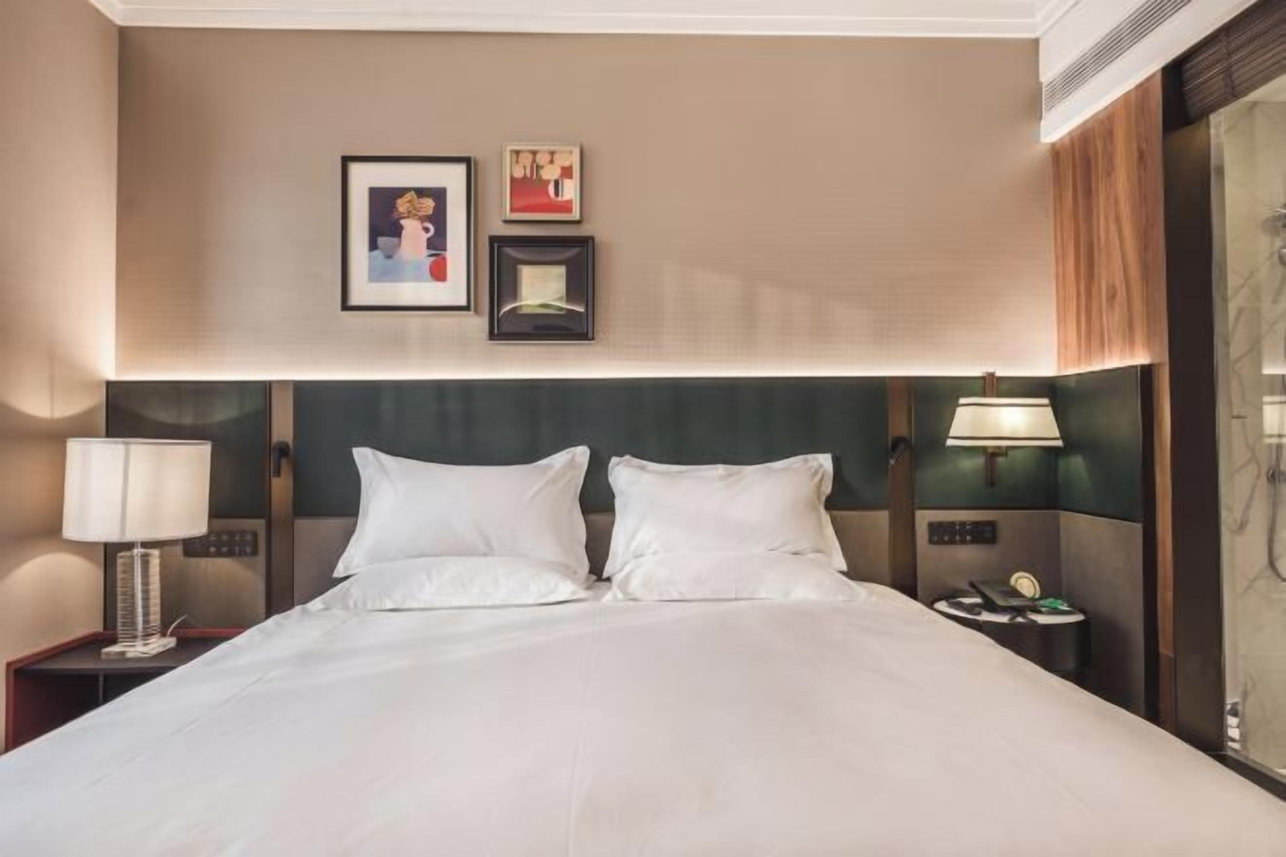 Minibar, in-room safe, alarm clocks