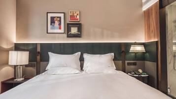 Minibar, in-room safe, alarm clocks
