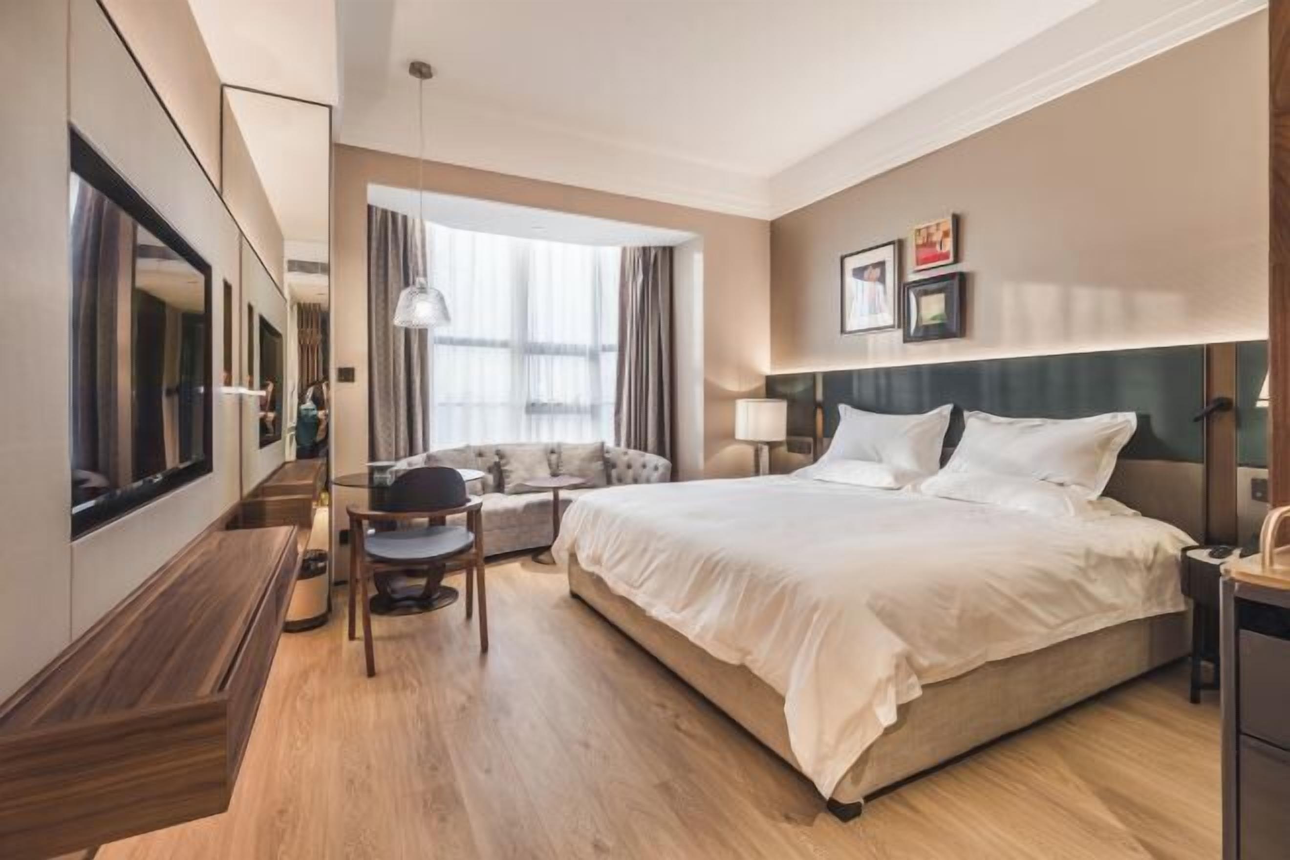 Frigobar, cofres nos quartos, despertadores