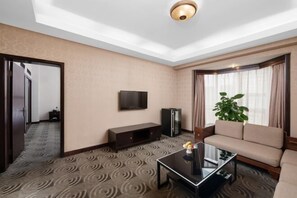 Minibar, in-room safe, alarm clocks