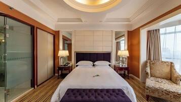 Minibar, in-room safe, alarm clocks