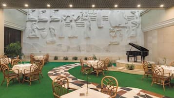 Lobby lounge