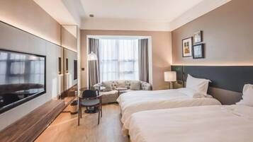 Frigobar, cofres nos quartos, despertadores