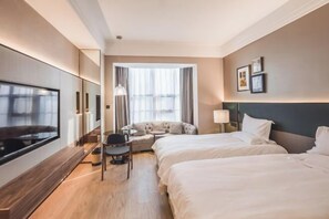 迷你吧、房內夾萬、鬧鐘