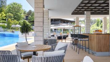 Bar accanto alla piscina