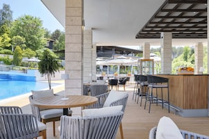 Bar à beira da piscina
