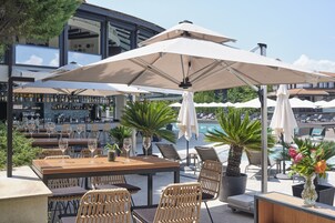 4 restaurantes: opção de almoço e jantar