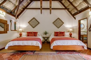 Rainforest Cottage Double Room | Safe på rommet, individuelt dekorert, individuelt innredet og skrivebord