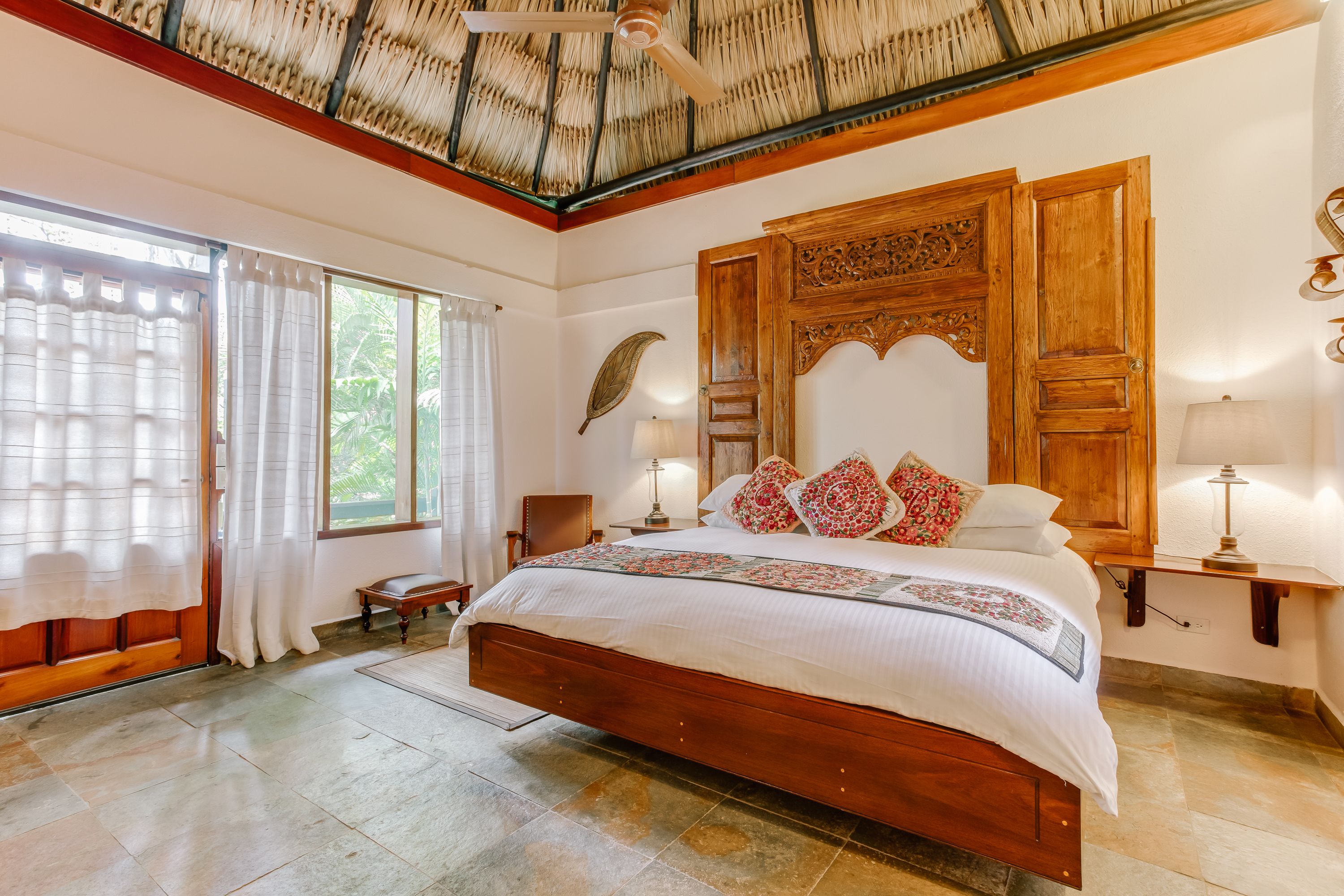 rainforest cottage double room | in-room safe, individually decorated, individually furnished, desk