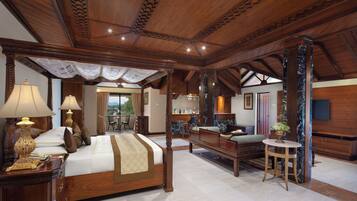 Minibar, caja de seguridad en la habitación y escritorio