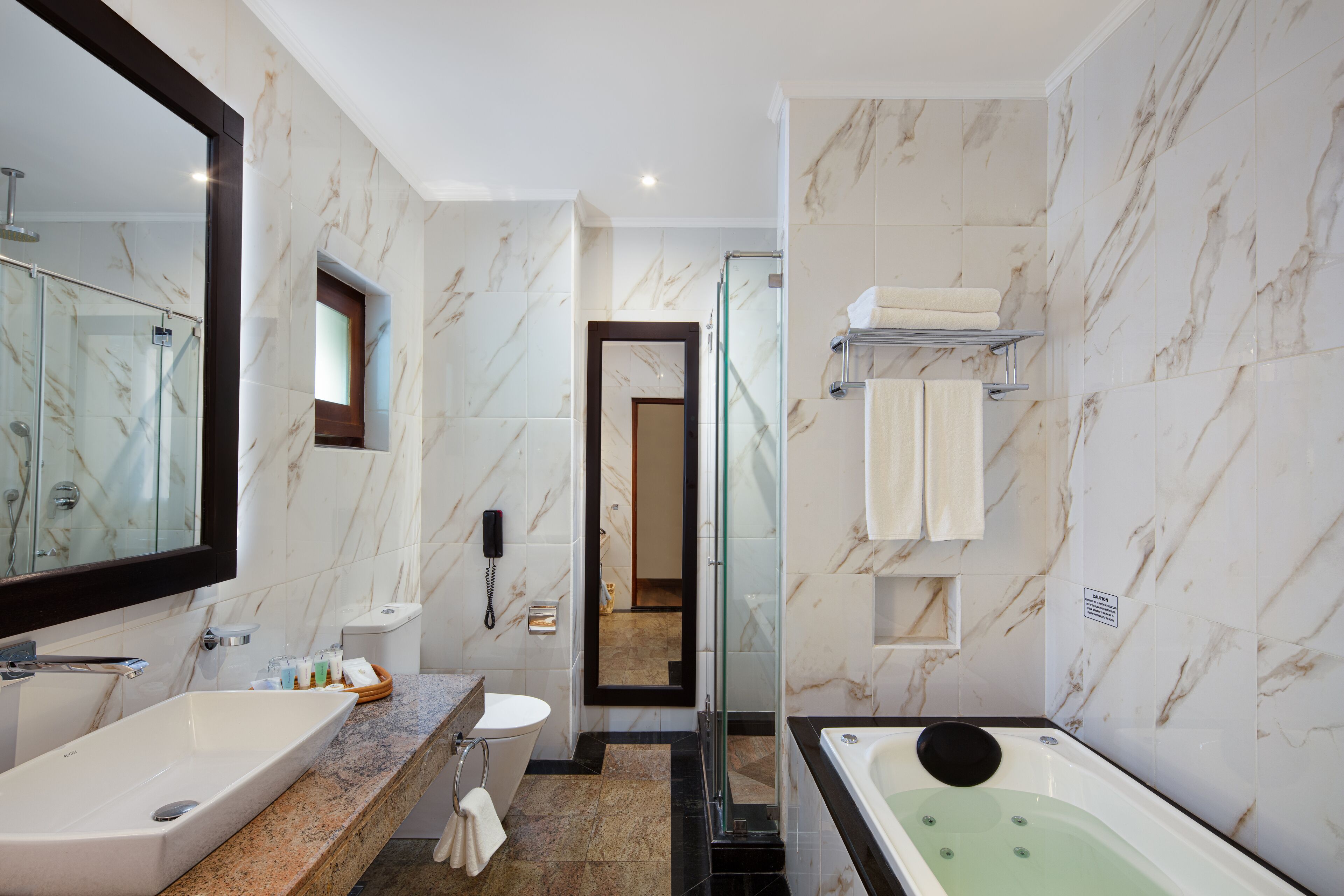 separate bathtub and shower, rainfall showerhead, free toiletries