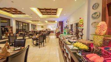 Daily buffet breakfast for a fee
