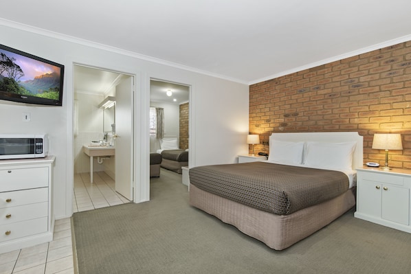 Family Suite, 2 Bedrooms, Non Smoking (Standard Family 2+) | Minibar, desk, blackout curtains, iron/ironing board - Bendigo Golden Square Motor Inn (Golden Square)
