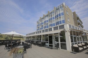 Front of property - Fletcher Hotel-Restaurant Zeeduin (Wijk aan Zee)