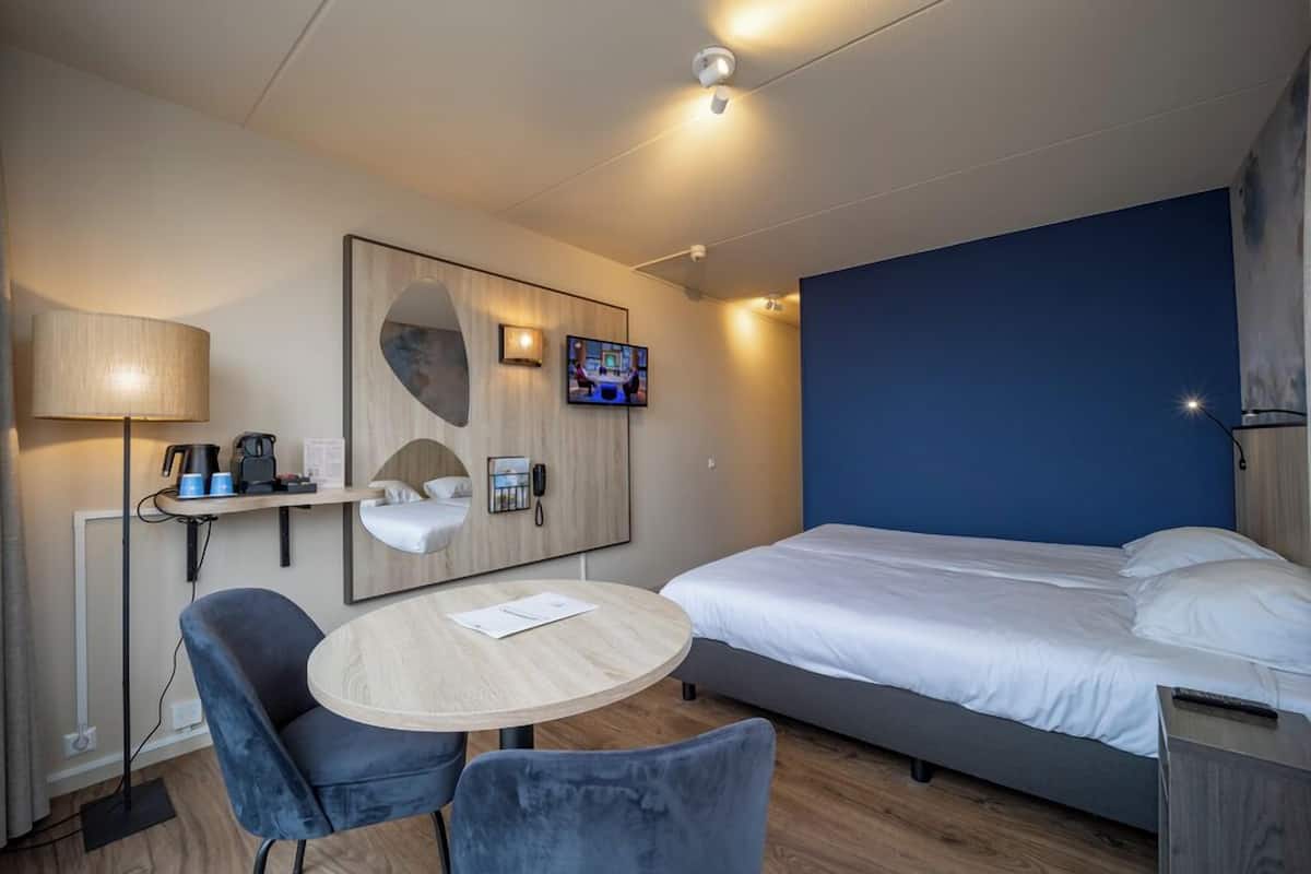 Coffres-forts dans les chambres, Wi-Fi gratuit, draps fournis