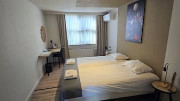 Comfort Double Room | Desk, free WiFi, alarm clocks