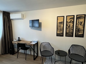 Deluxe Double Room (Plus) | Desk, free WiFi, alarm clocks