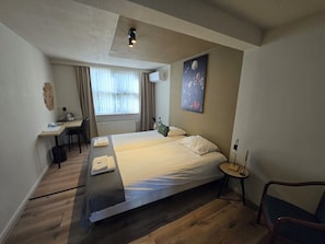 Comfort Double Room | Desk, free WiFi, alarm clocks