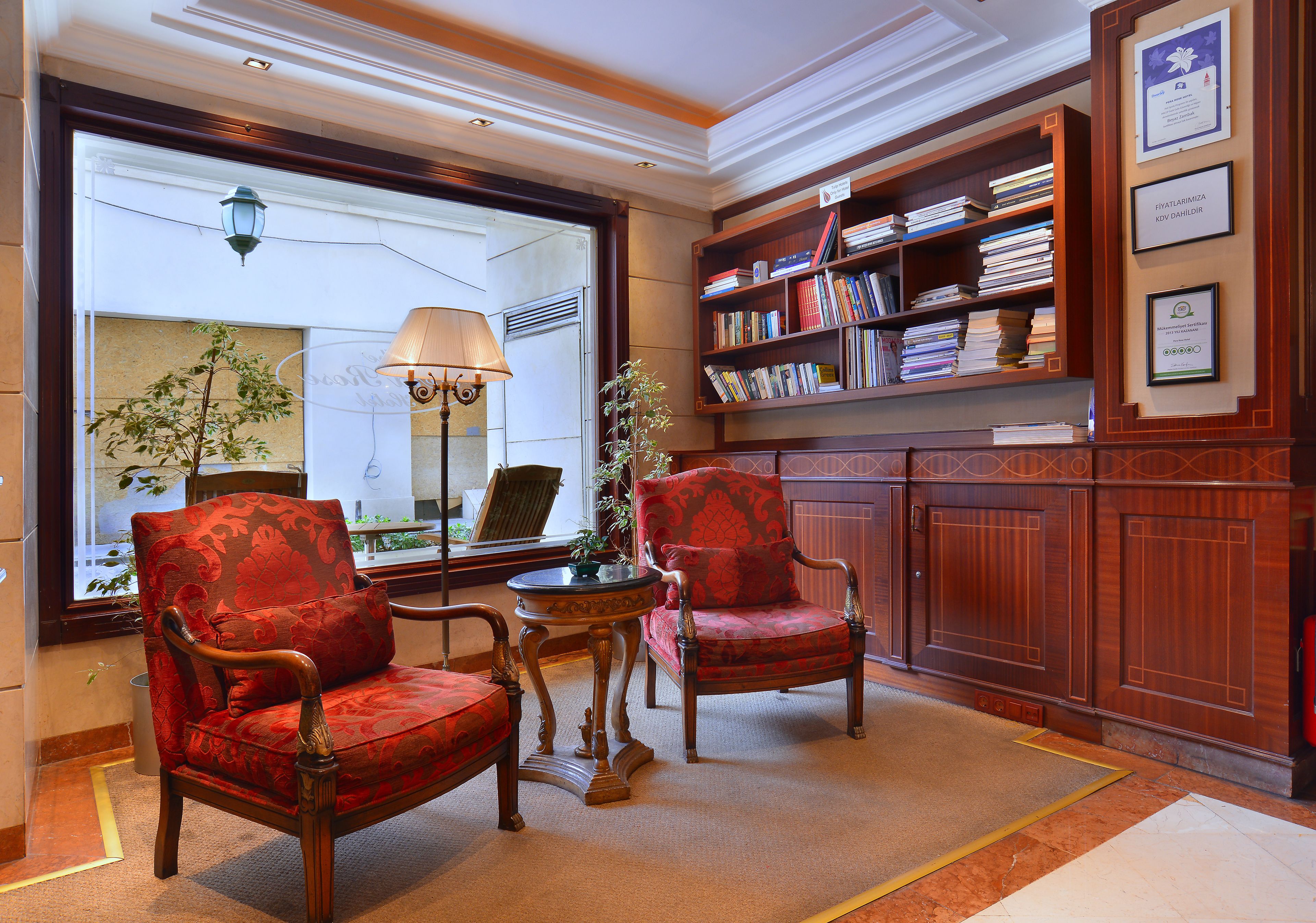 Coin salon dans le hall