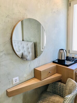 Doppia Premium, 1 letto matrimoniale, vista mare parziale | Una scrivania, Wi-Fi gratuito, lenzuola