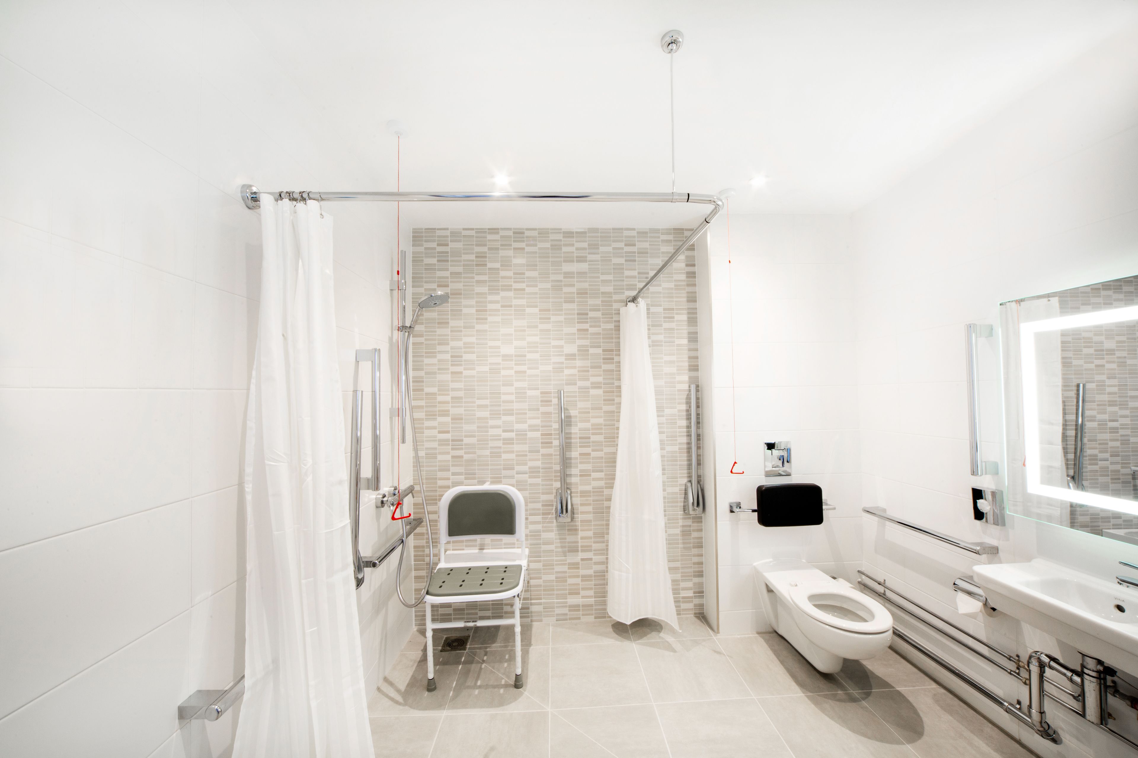 room, 1 queen bed, accessible | bathroom | shower, free toiletries, hair dryer, towels