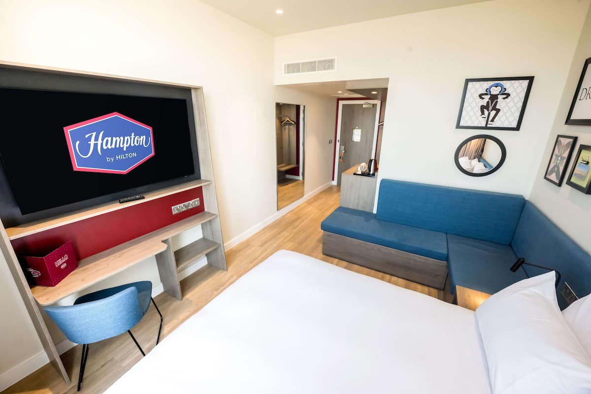 Coffres-forts dans les chambres, bureau, fer et planche Ă repasser