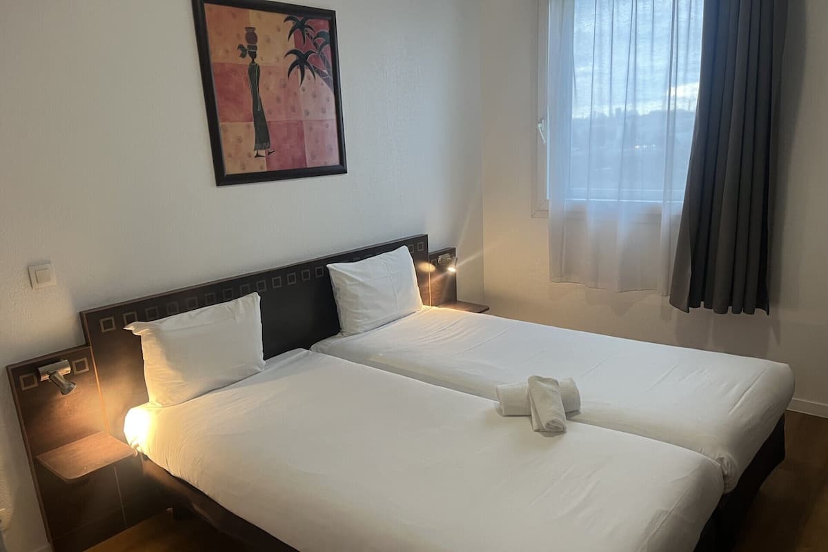 In-room safe, desk, soundproofing, iron/ironing board