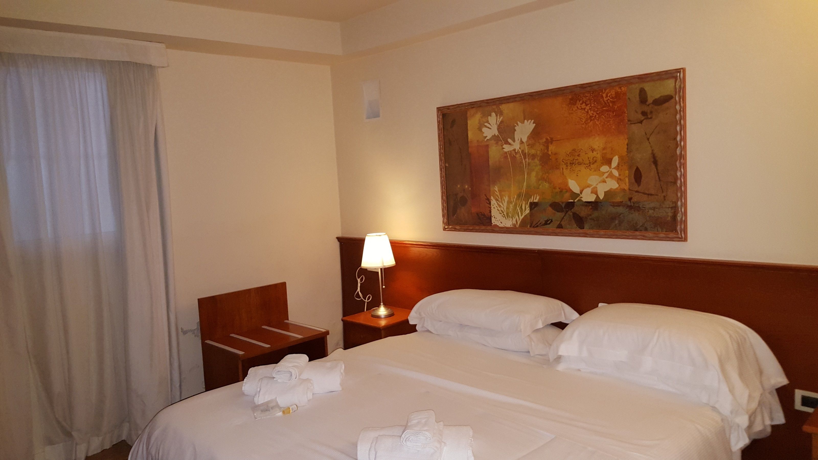 minibar, in-room safe, desk, free wifi