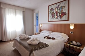Standard Triple Room | Minibar, in-room safe, desk, free WiFi - Principe di Piemonte (Rimini)