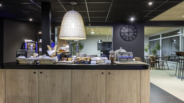 Déjeuner et souper servis sur place, cuisine française