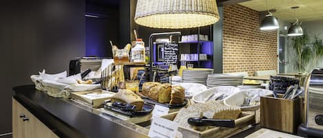 Desayuno buffet todos los días (con cargo)