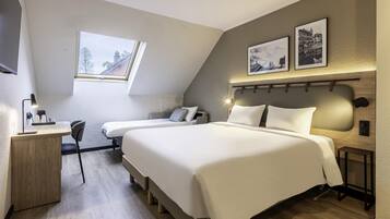 Habitación superior, 1 cama de matrimonio grande con sofá cama | Ropa de cama de alta calidad, escritorio, cortinas opacas y wifi gratis