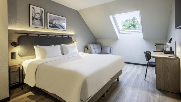 Premium bedding, desk, blackout curtains, free cots/infant beds - Campanile NATURE - Aix Les Bains (Aix-les-Bains)