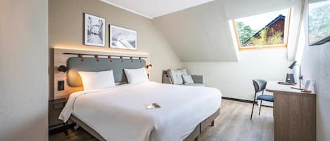 Superior Room, 1 King Bed with Sofa bed | Premium bedding, desk, blackout drapes, free cribs/infant beds