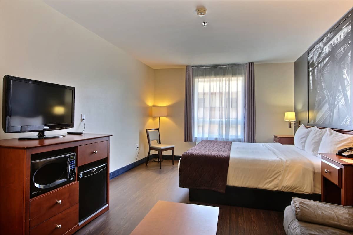 suite, 1 king bed with sofa bed, non smoking, jetted tub | desk, blackout curtains, iron/ironing board, free wifi