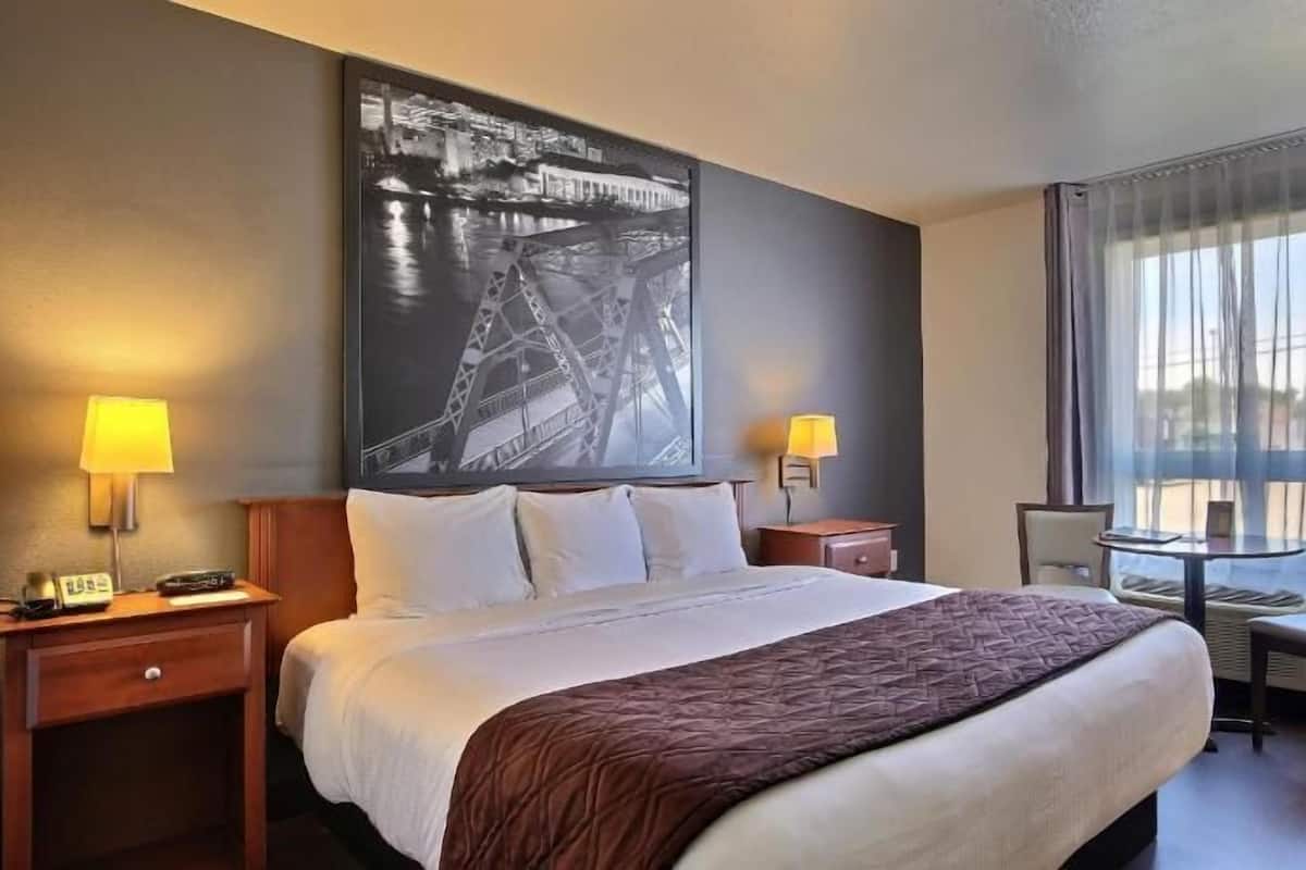 Desk, blackout drapes, iron/ironing board, free WiFi