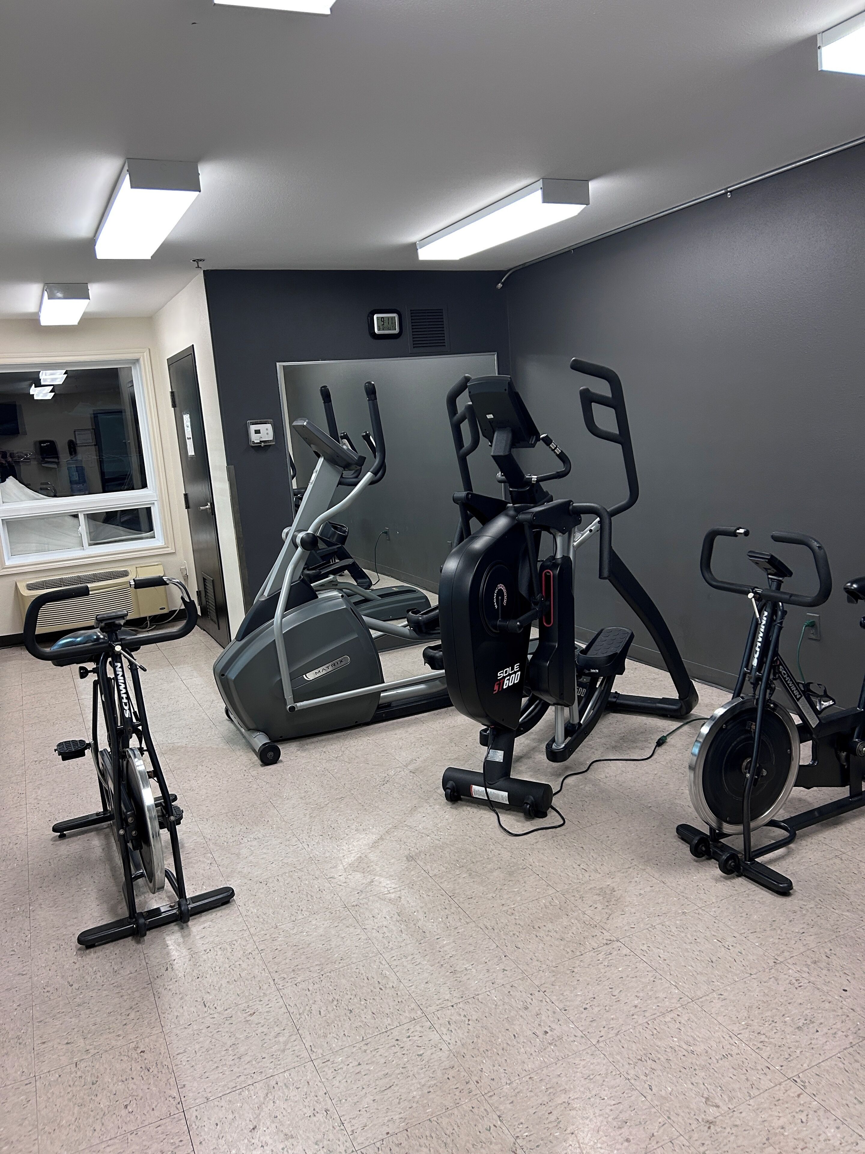 32-inch tv with cable channels, pay films