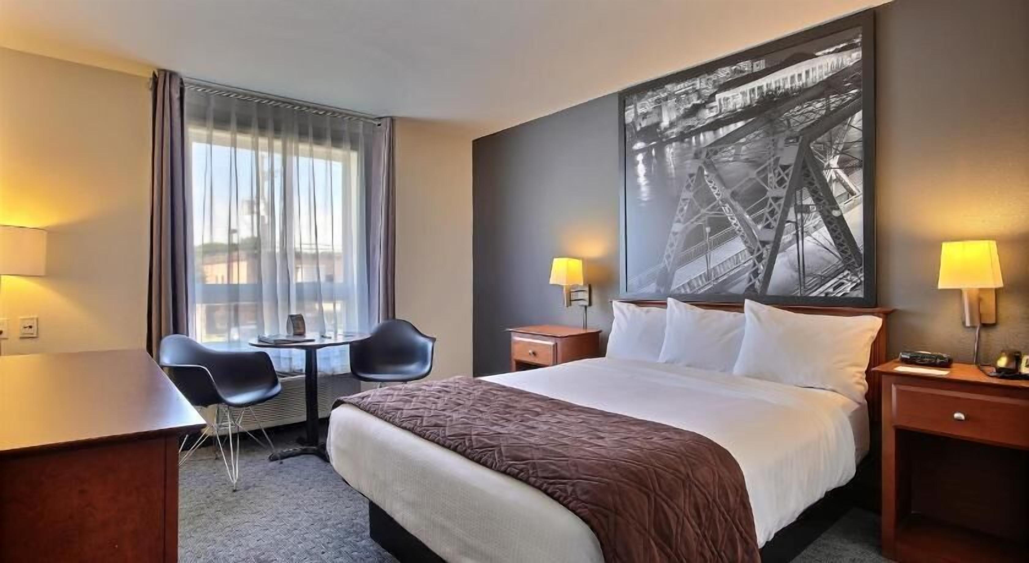 デスク、遮光カーテン、アイロン / アイロン台、WiFi (無料)