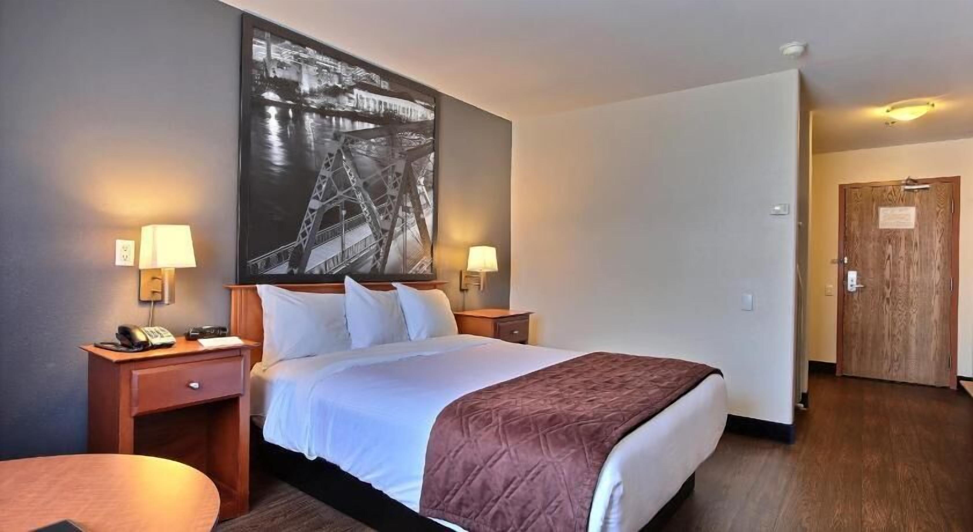 デスク、遮光カーテン、アイロン / アイロン台、WiFi (無料)