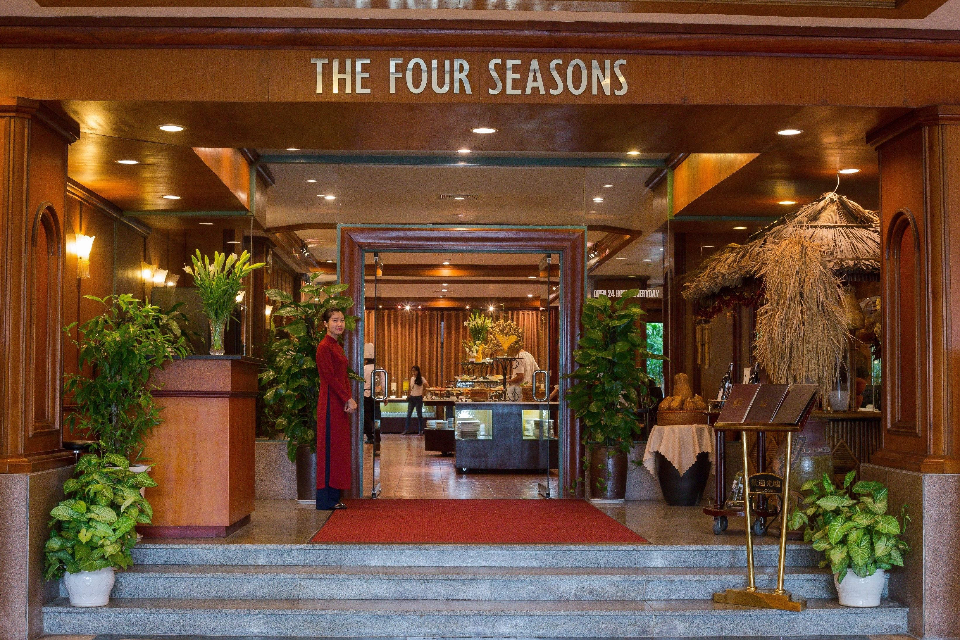 2 restaurants, breakfast served