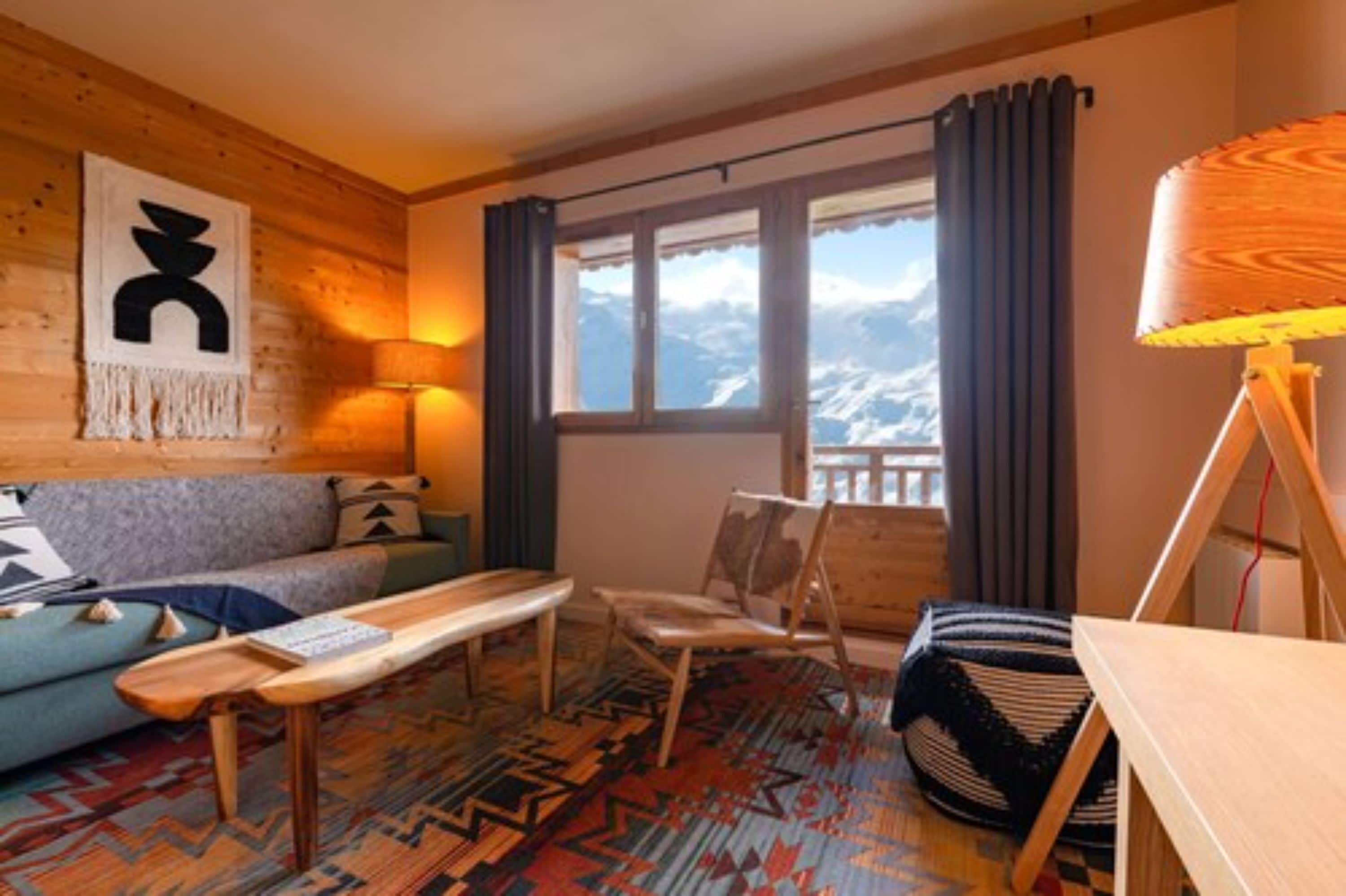 junior suite | living area | lcd tv, dvd player, toys