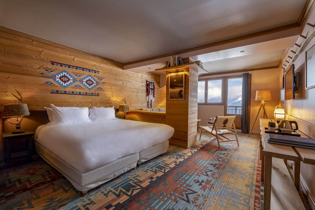 junior suite | in-room safe, desk, soundproofing, free cots/infant beds