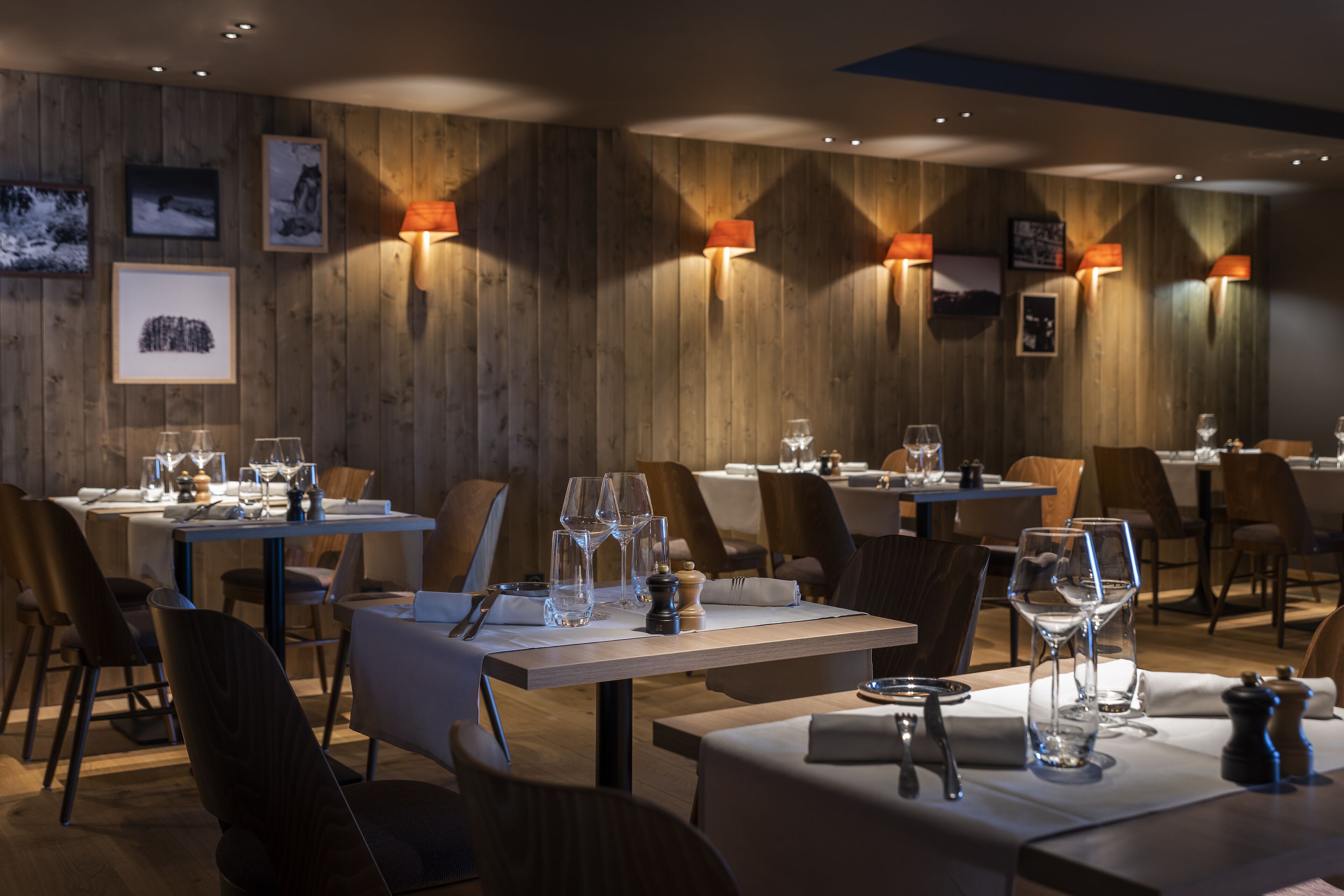 2 restaurants, breakfast served