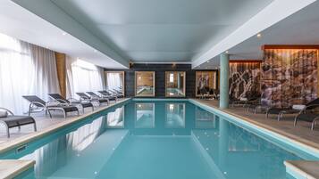 Indoor pool, pool loungers