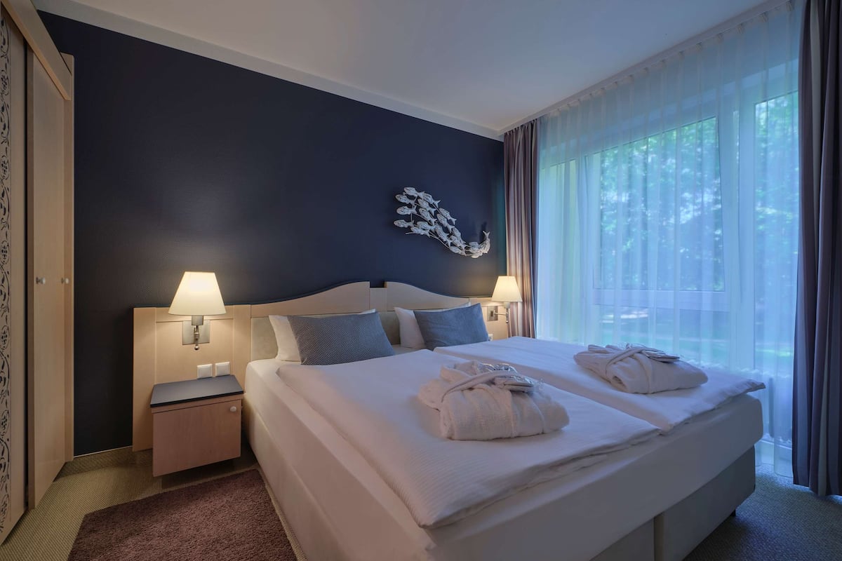 In-room safe, iron/ironing board, free WiFi, bed sheets