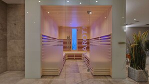 A modern spa entrance with a wooden slatted design, a visible temperature control sign, and a glass door leading to the interior. - Dorint Seehotel Binz-Therme Binz/Rügen (Binz)