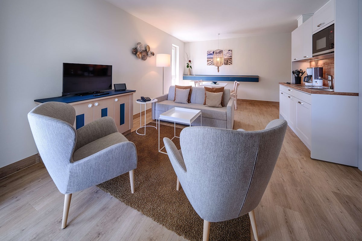 Apartment (2 Rooms) | 1 bedroom, in-room safe, desk, iron/ironing board