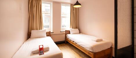 雙床房 | 獨特設計、獨特裝修、免費 Wi-Fi、床單